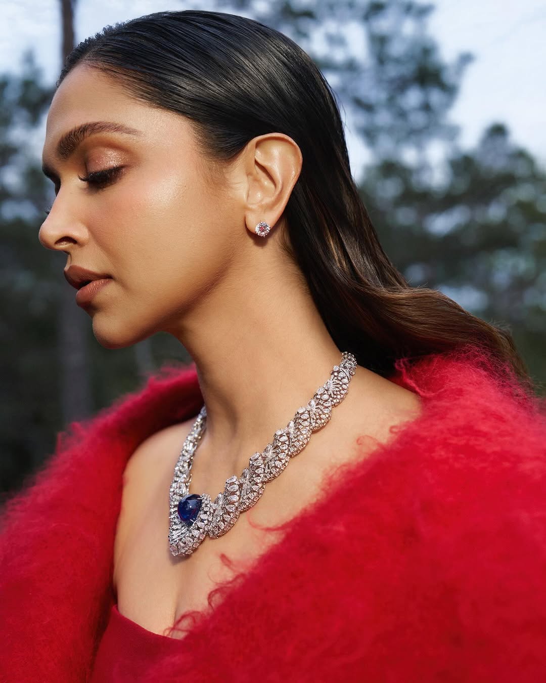 Deepika Padukone glamorous look