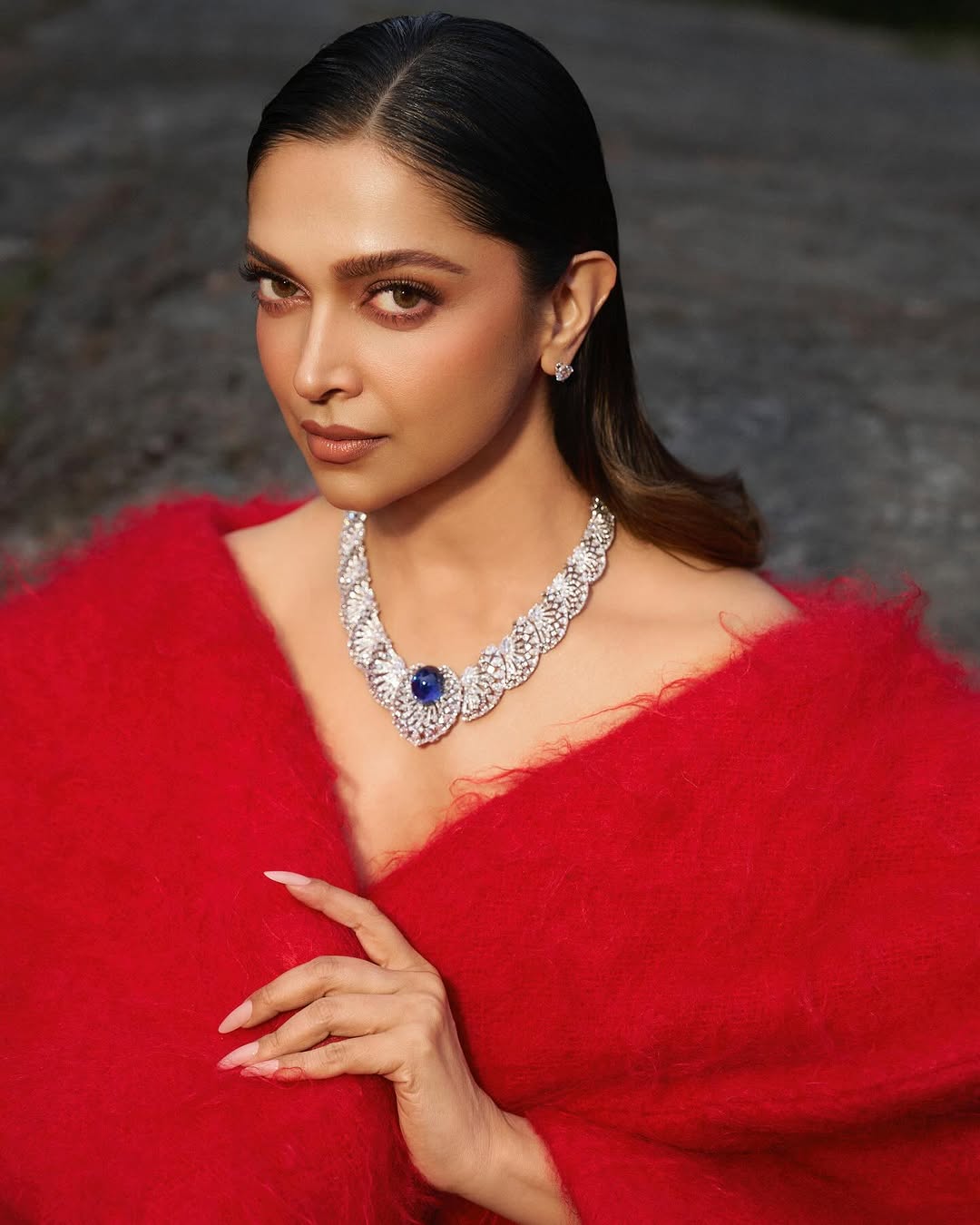 Deepika Padukone glamorous look