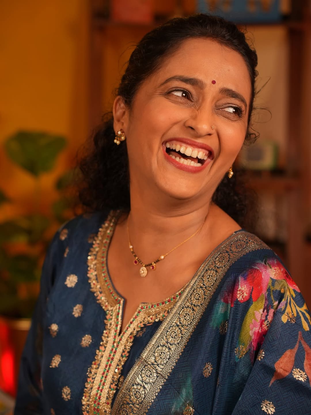 actress rutuja deshmukh