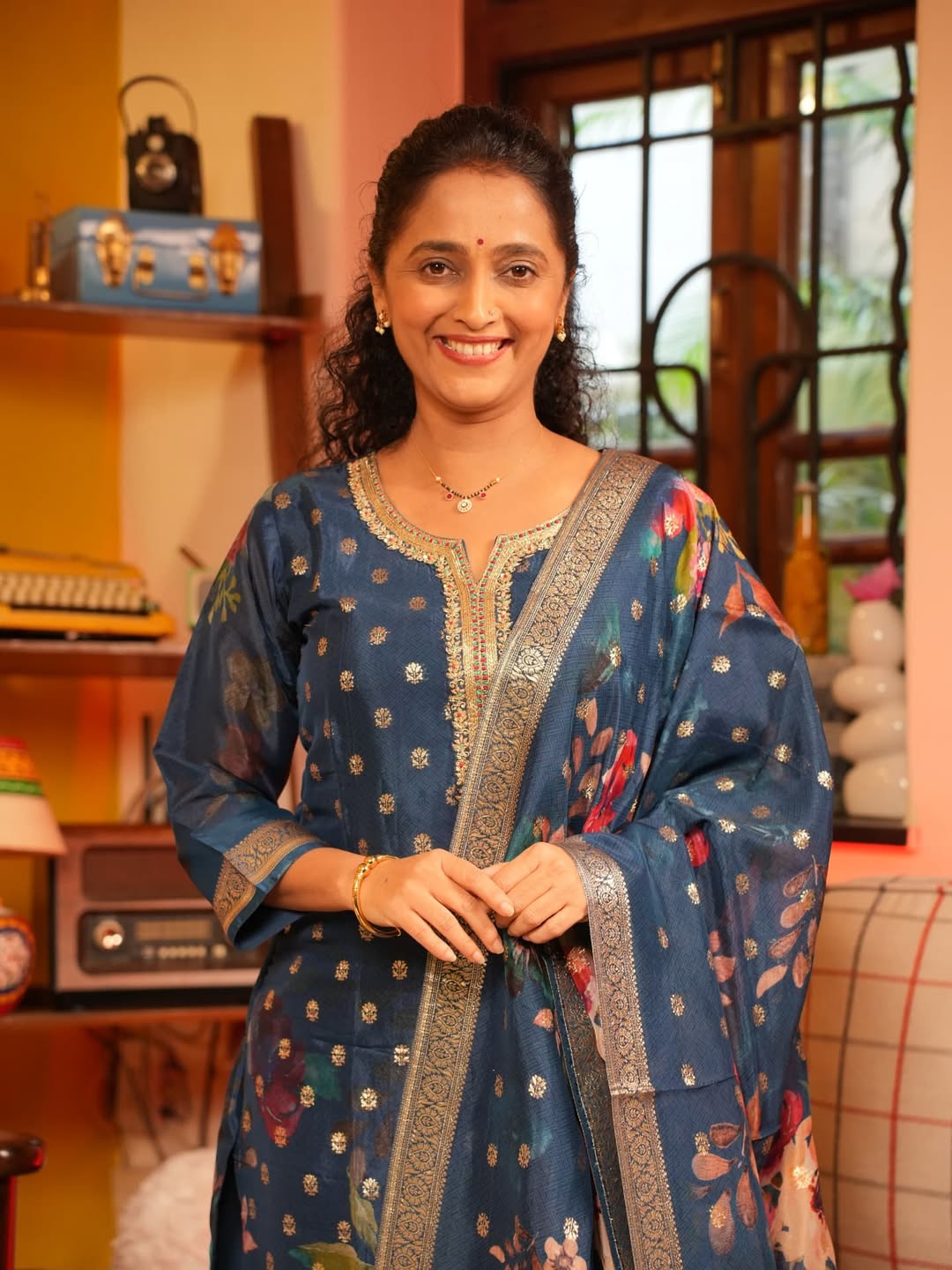 actress rutuja deshmukh