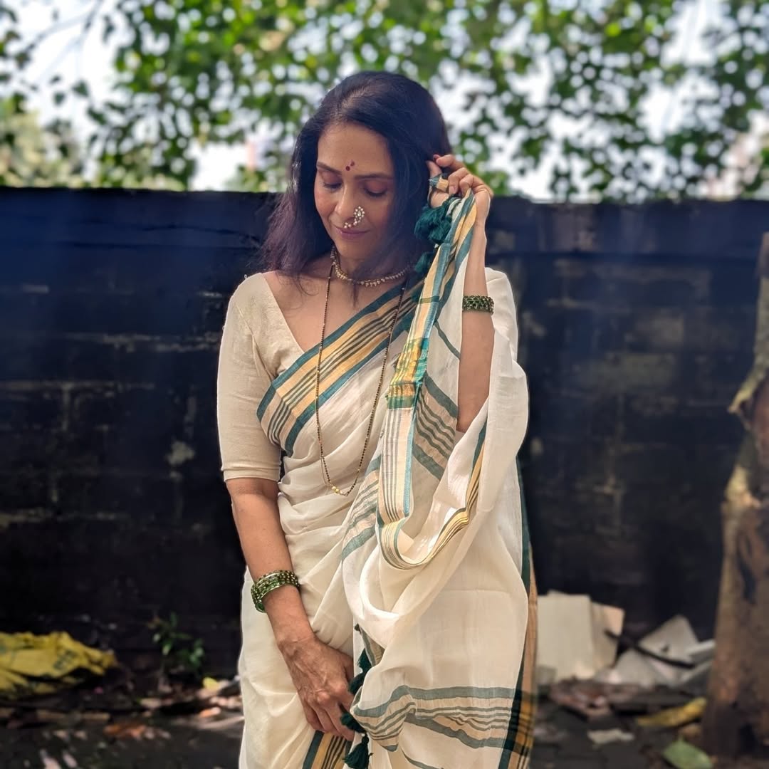 aishwarya narkar handloom cotton white saree photoshoot