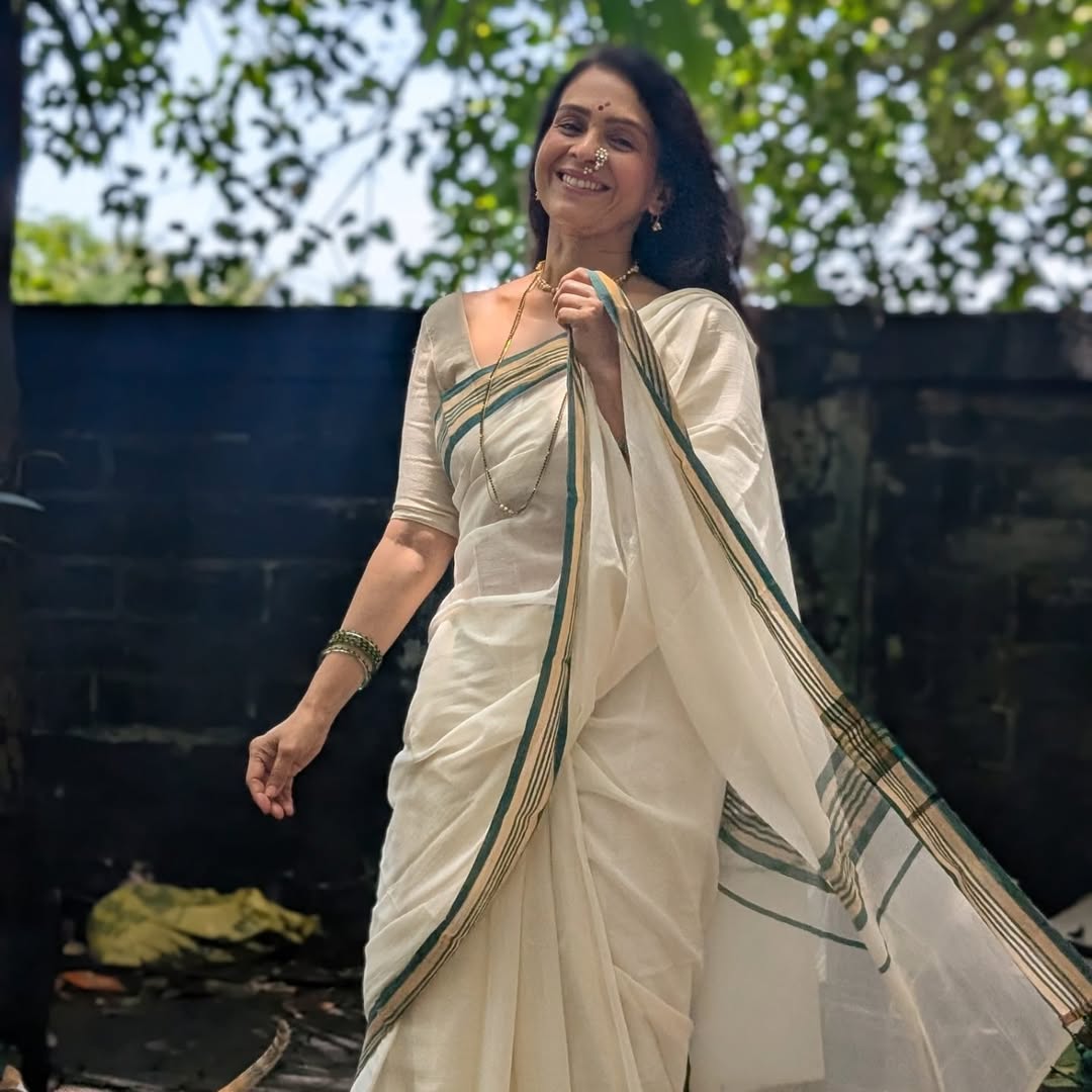 aishwarya narkar handloom cotton white saree photoshoot 