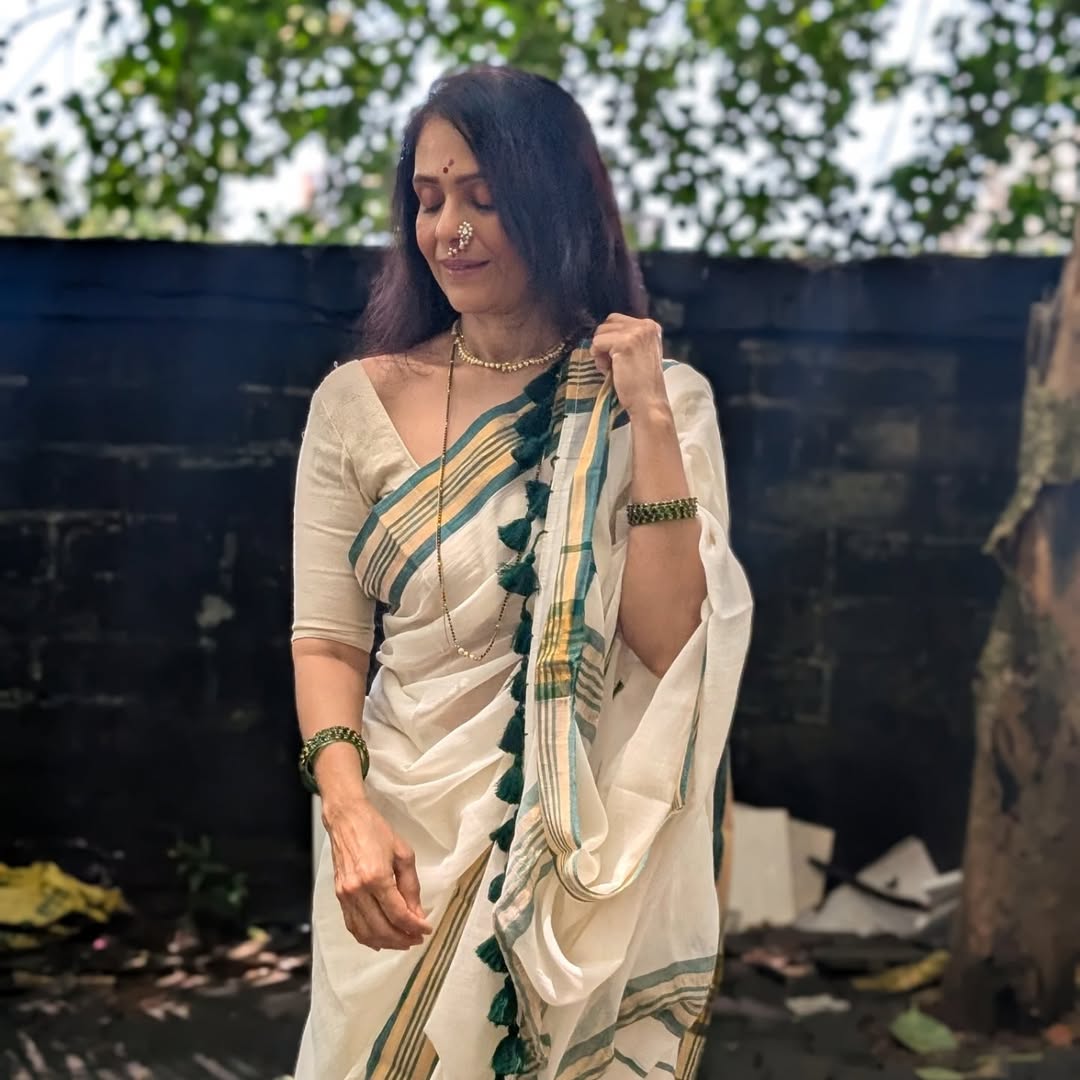 aishwarya narkar handloom cotton white saree photoshoot 