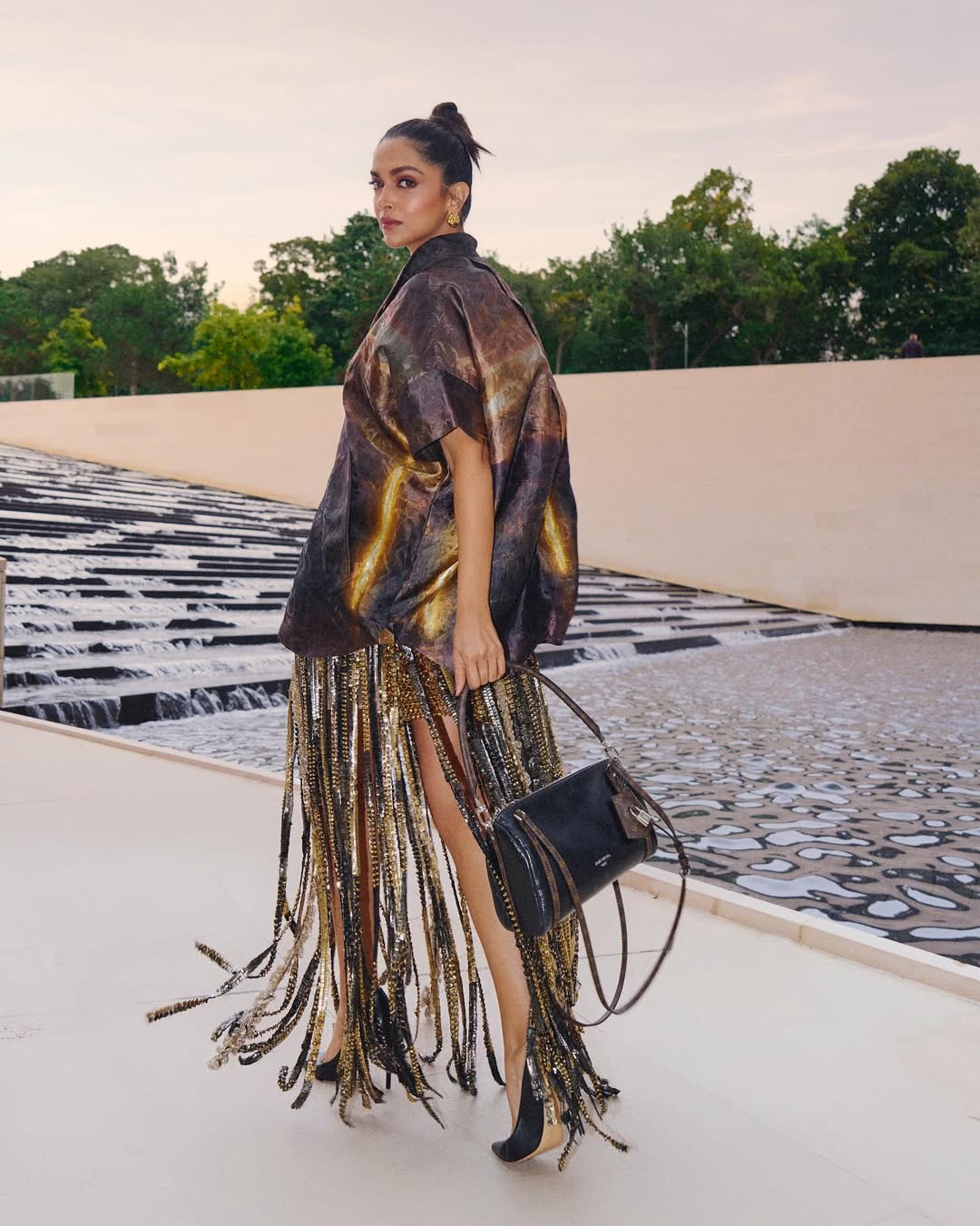 Deepika Padukone glamorous look