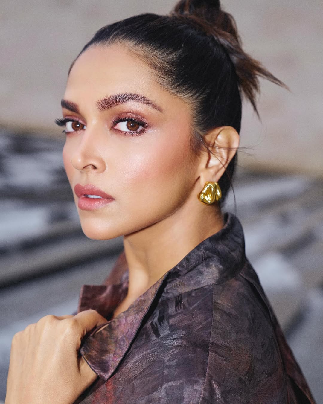 Deepika Padukone glamorous look
