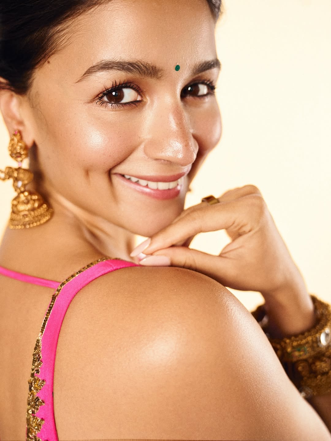 alia bhatt pink saree traditional photoshoot