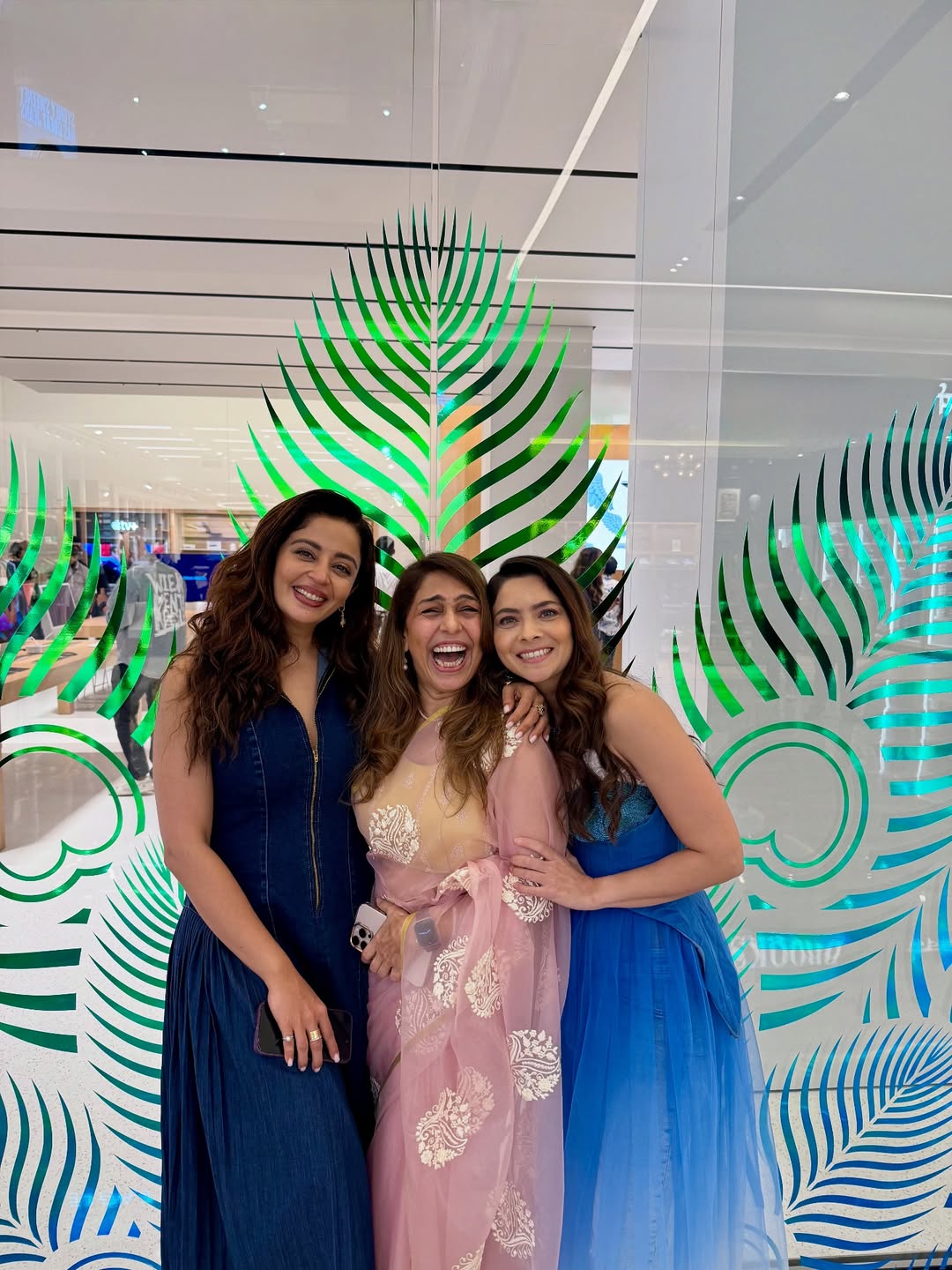Sonalee Kulkarni at Apple Store Pune launch