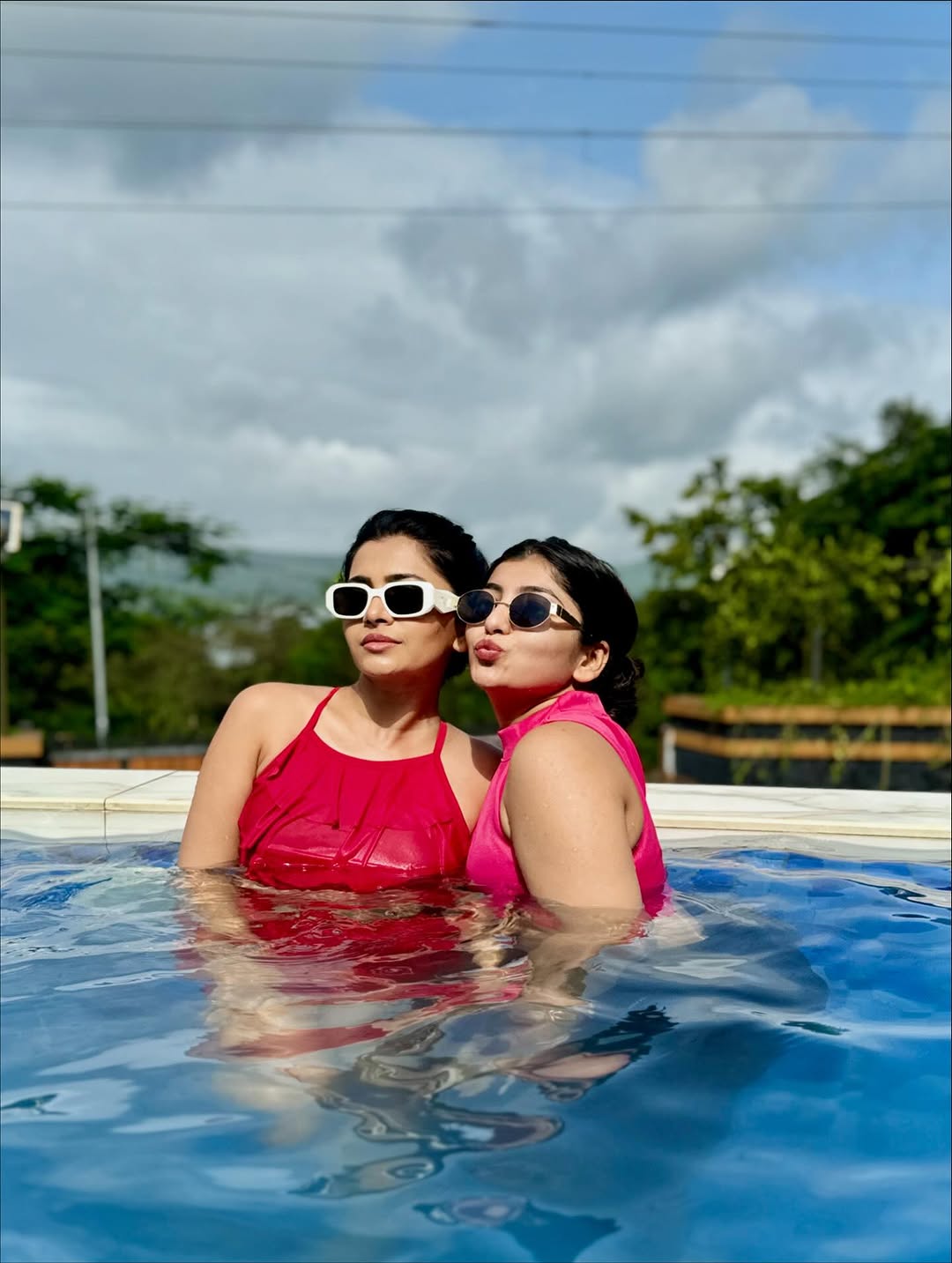 ruchira jadhav new photoshoot with sister in swimming pool