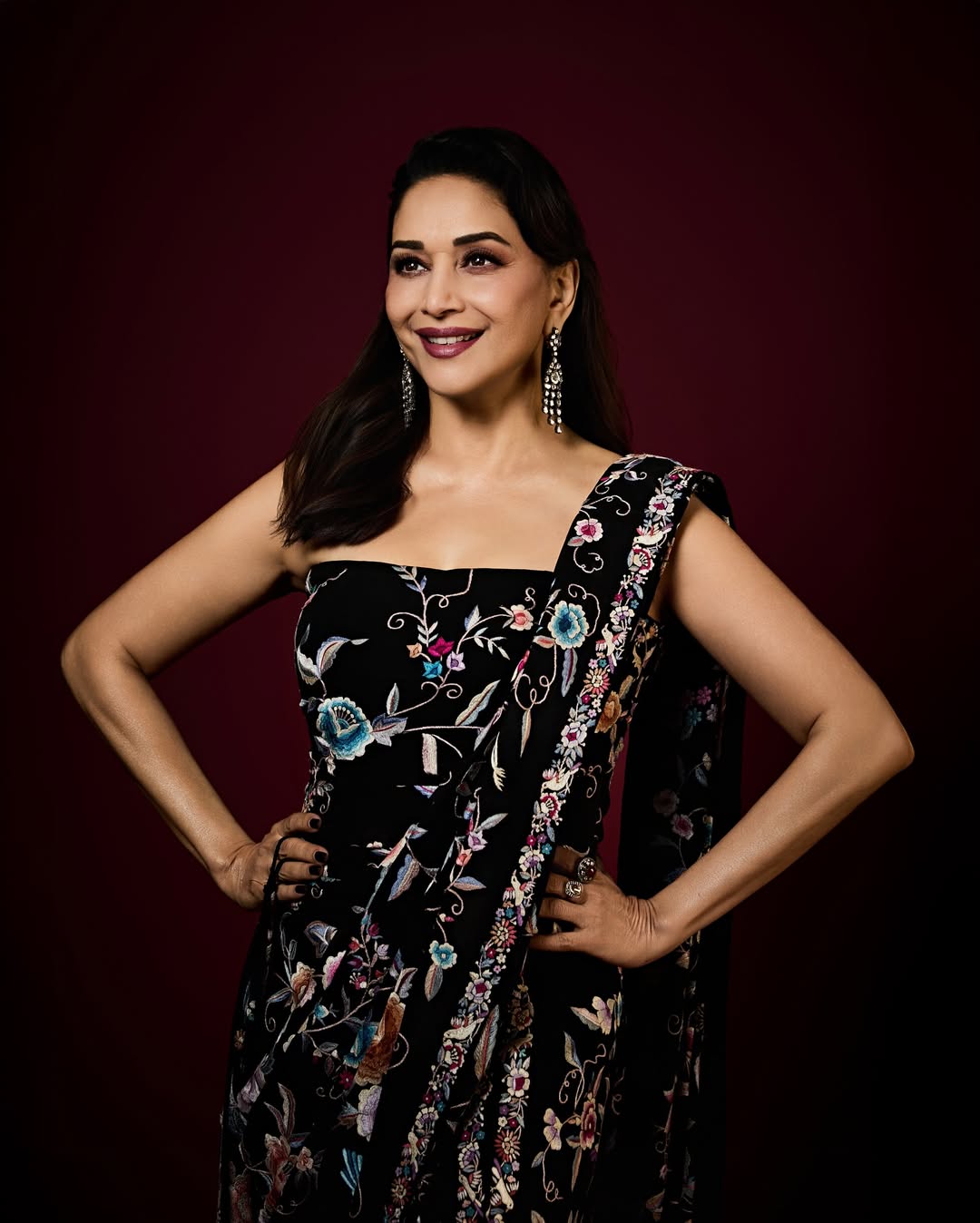 madhuri dixit black saree look