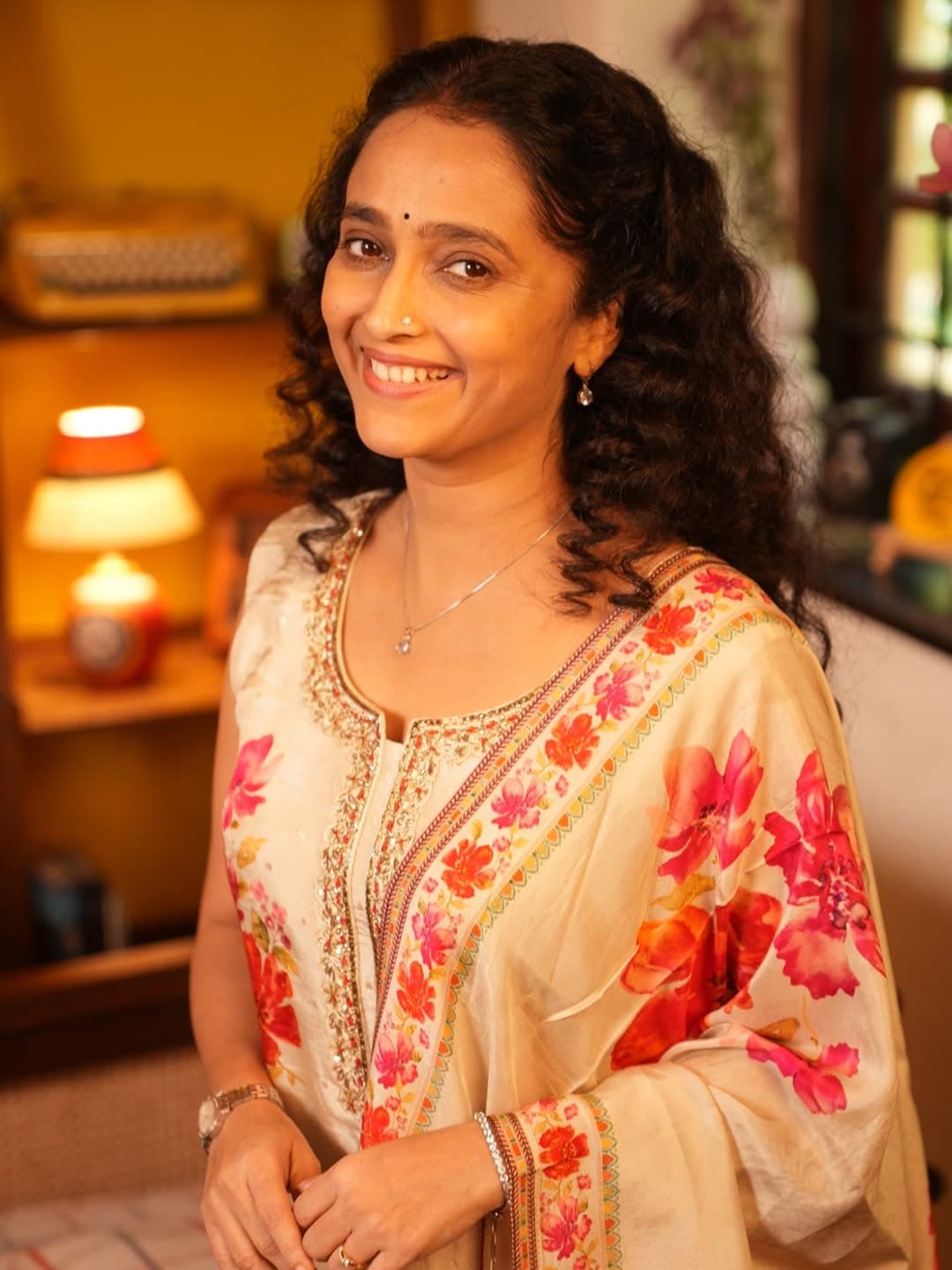 actress rutuja deshmukh