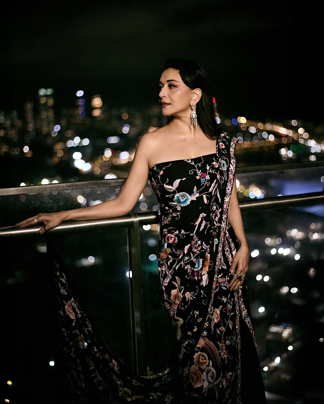  madhuri dixit black saree look