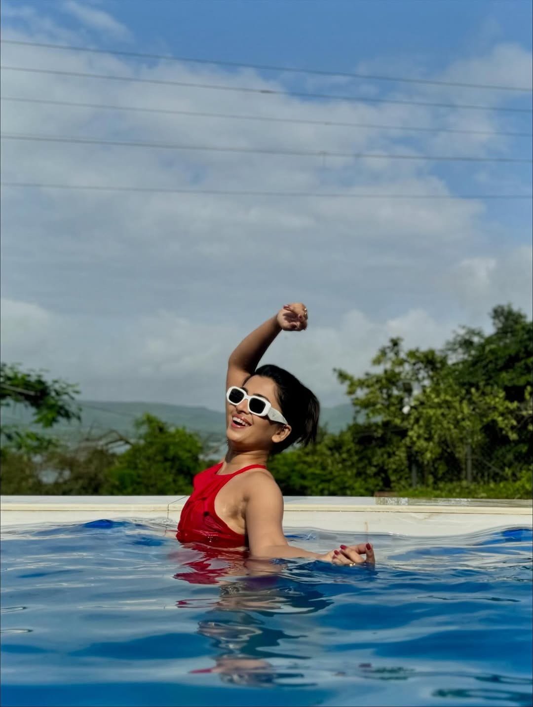 ruchira jadhav new photoshoot with sister in swimming pool