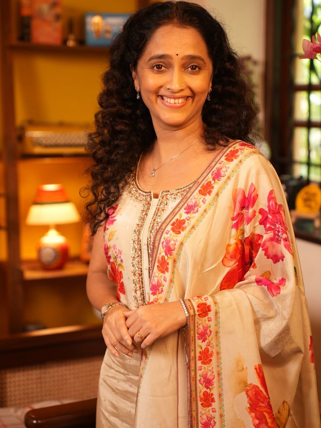 actress rutuja deshmukh