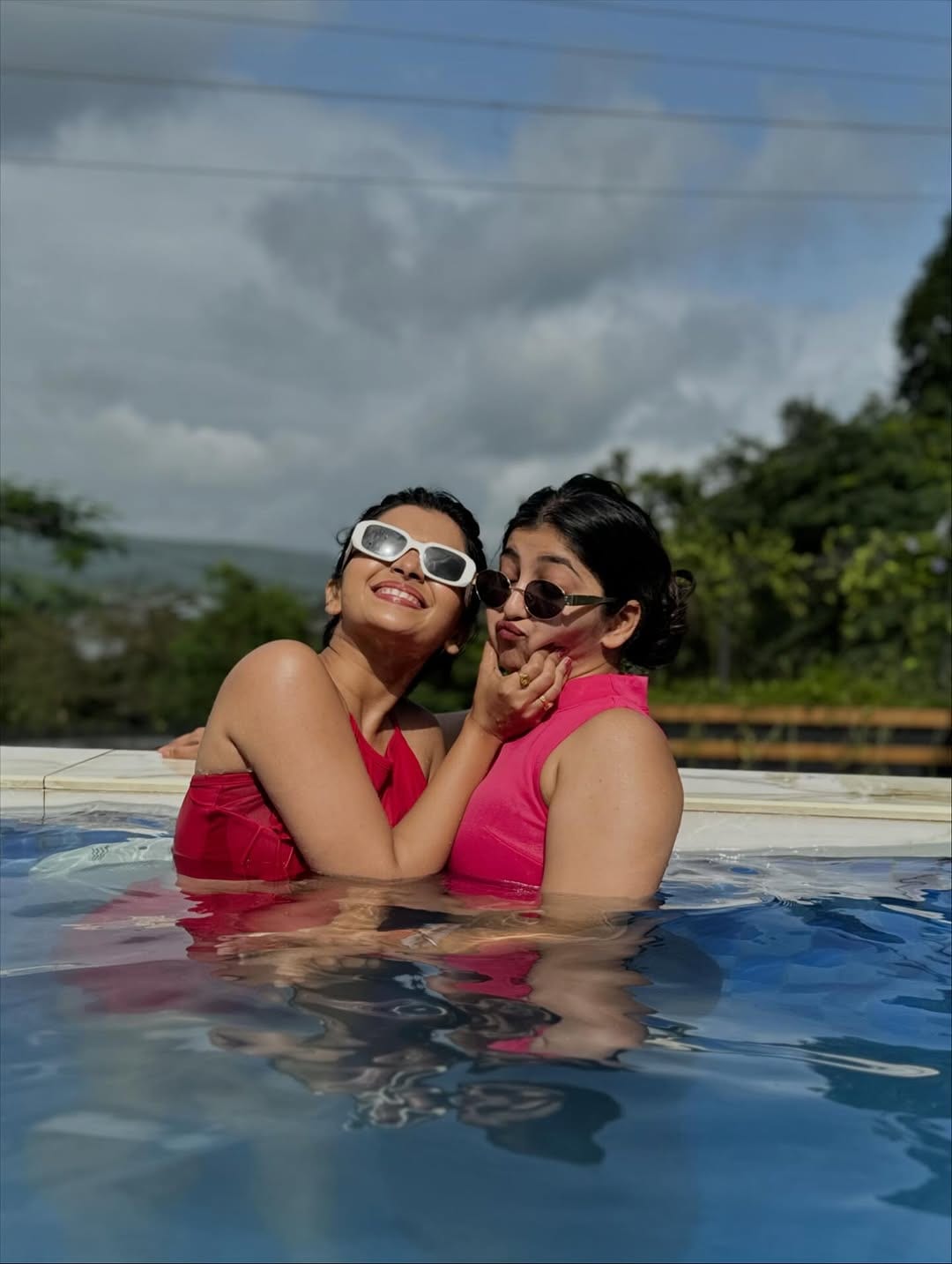 ruchira jadhav new photoshoot with sister in swimming pool