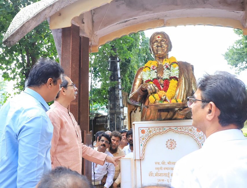 dadar after red paint throw on statue of meenatai thackeray at shivaji park 