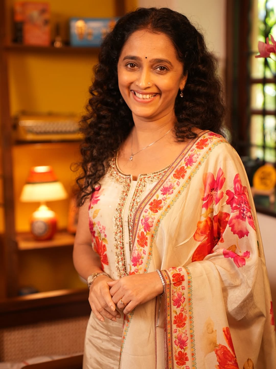 actress rutuja deshmukh