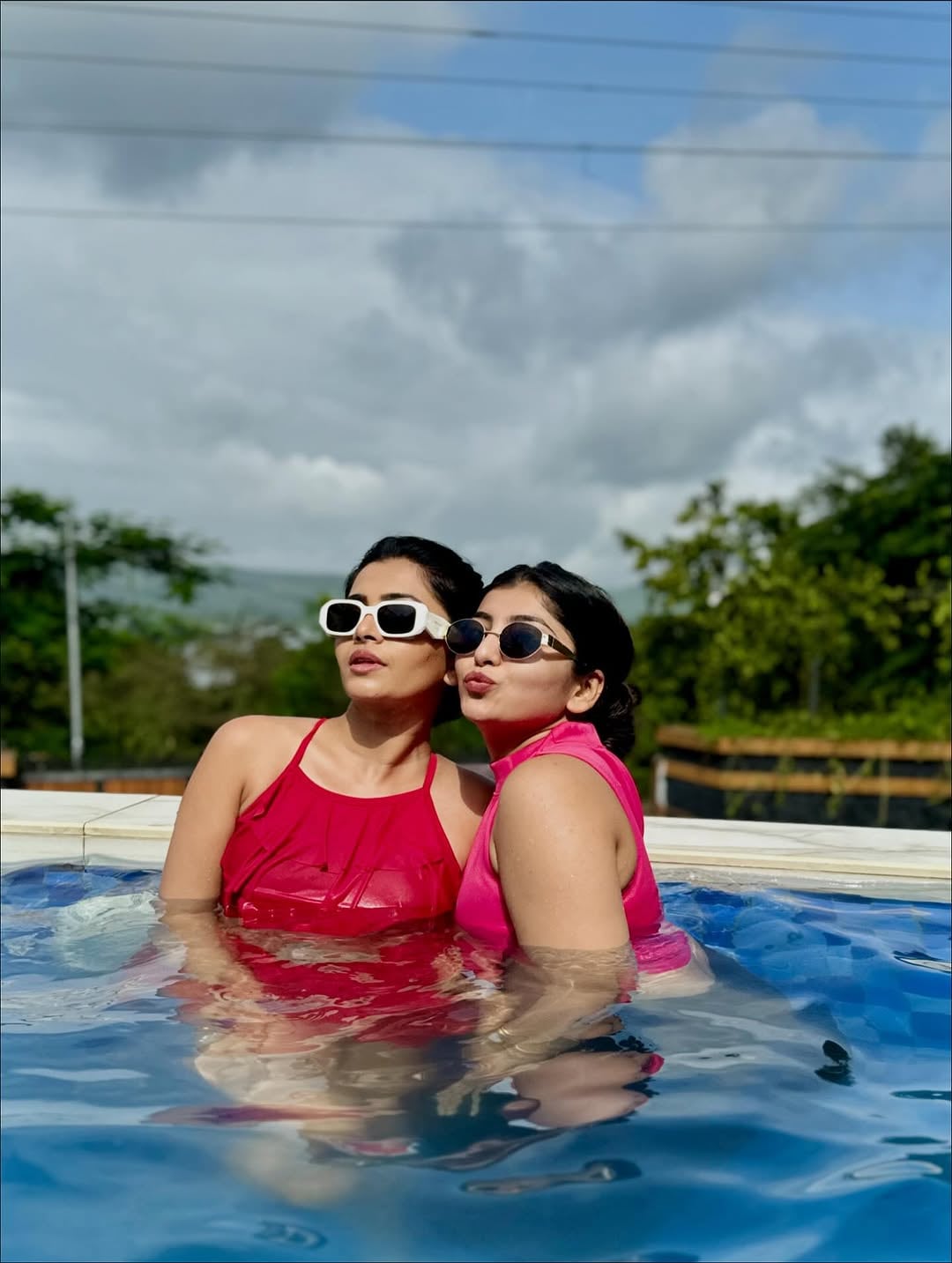 ruchira jadhav new photoshoot with sister in swimming pool