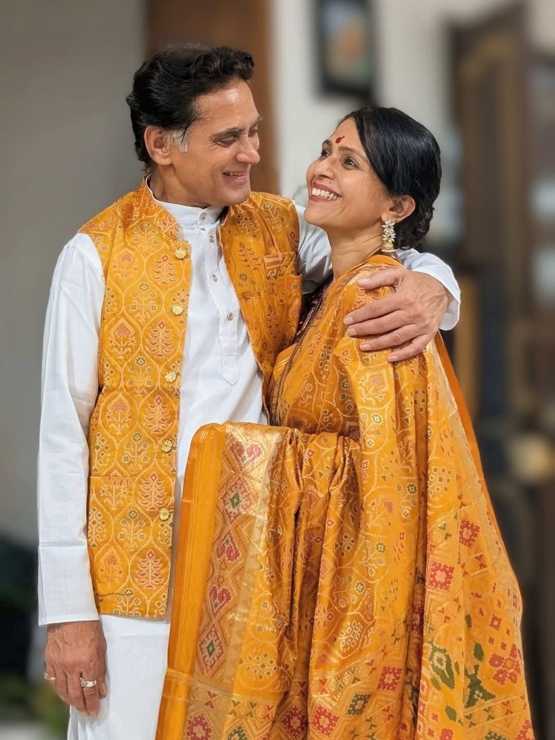 Avinash narkar and Aishwarya narkar couple traditional look photoshoot