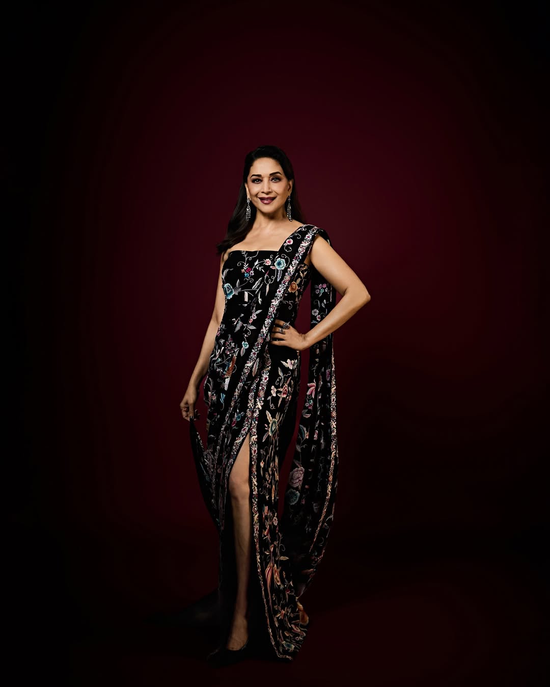  madhuri dixit black saree look