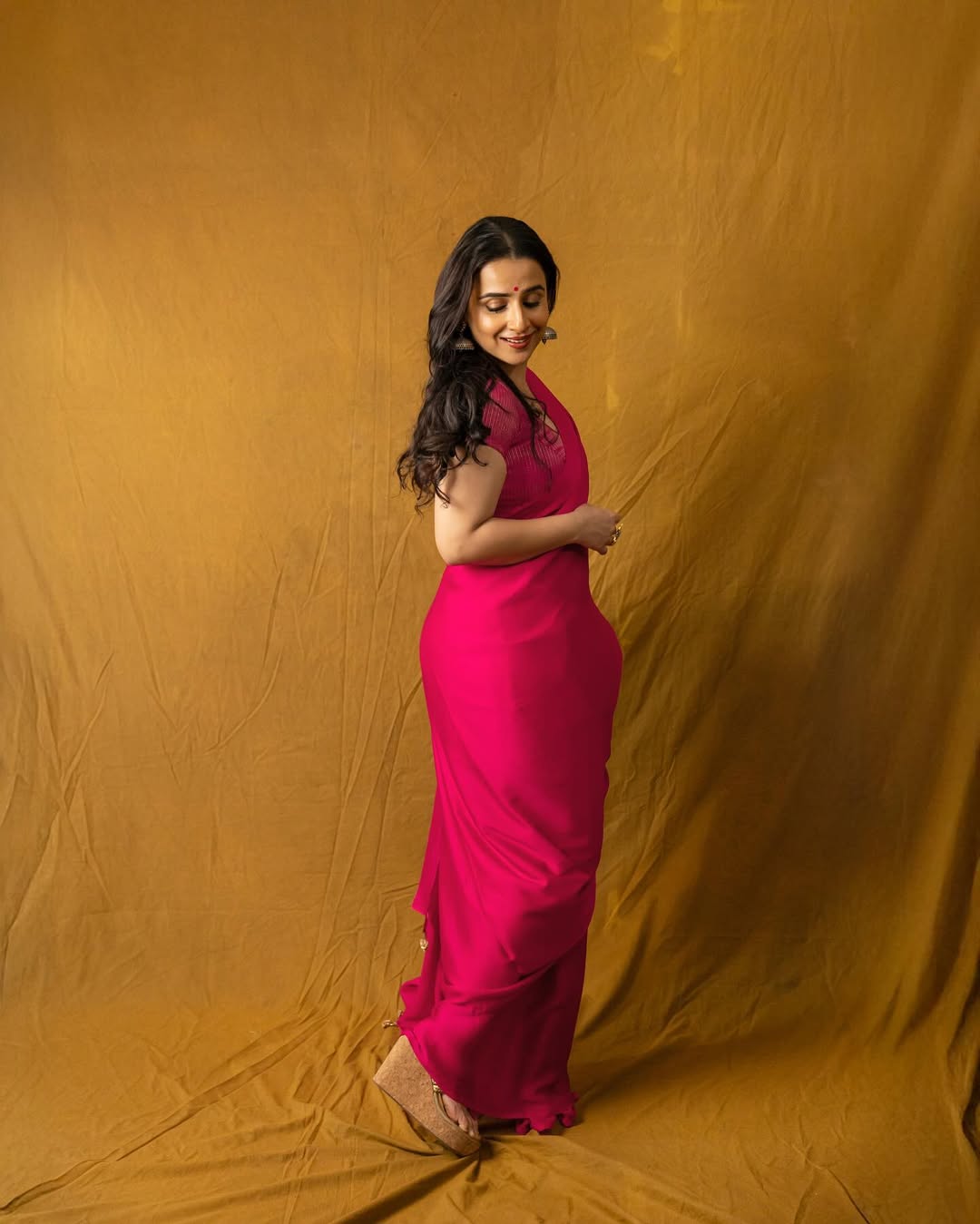 Navratri day 9 bollywood actress vidya balan pink saree photoshoot 