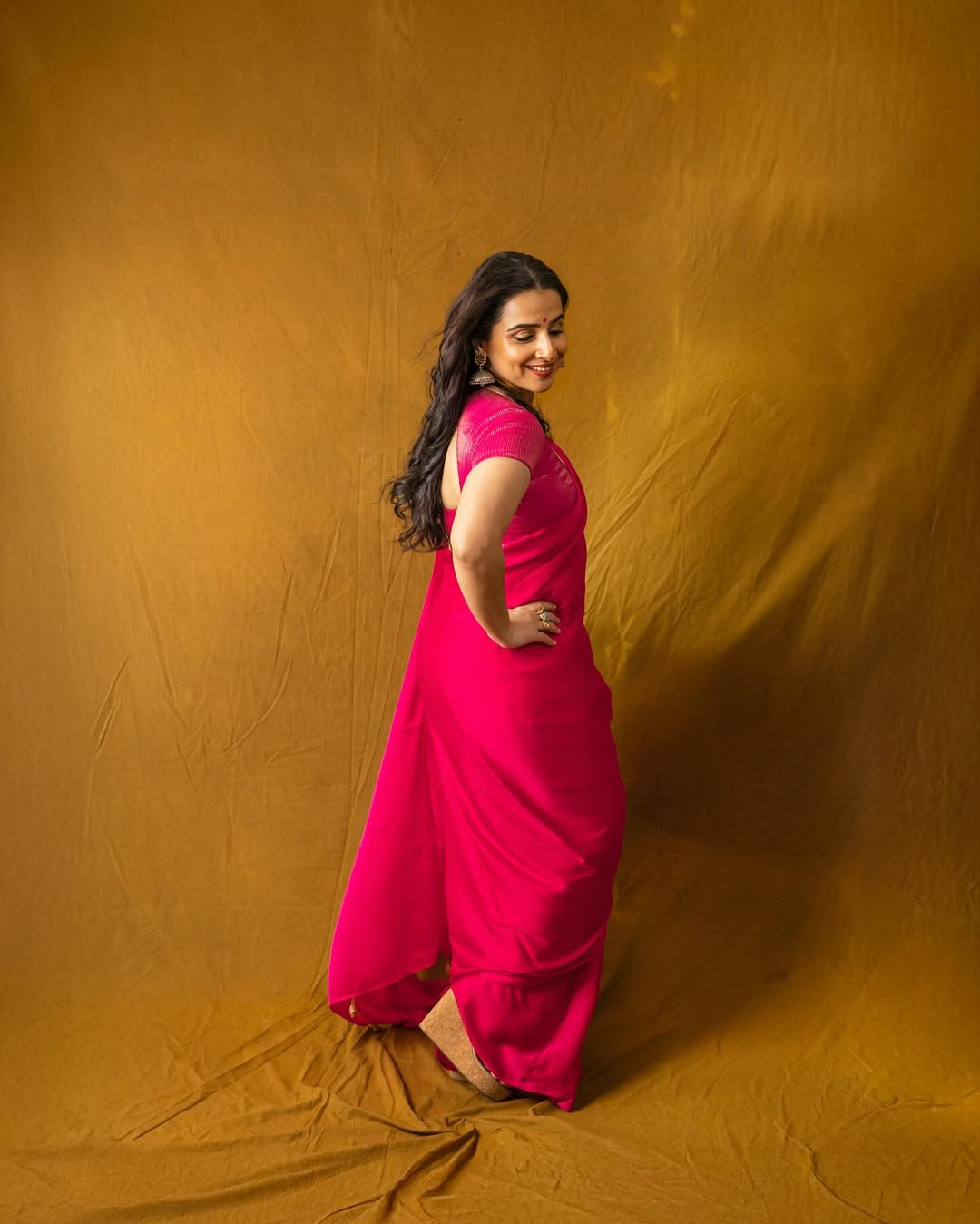 Navratri day 9 bollywood actress vidya balan pink saree photoshoot 
