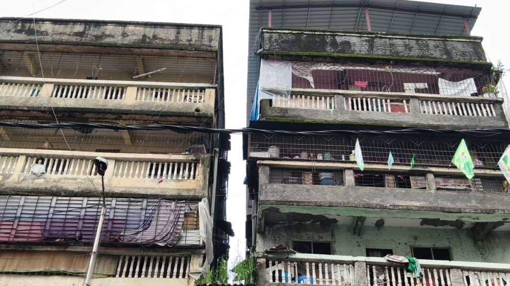 A building collapsed in Rehmat Nagar area of ​​Nalasopara East