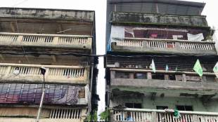 A building collapsed in Rehmat Nagar area of Nalasopara East
