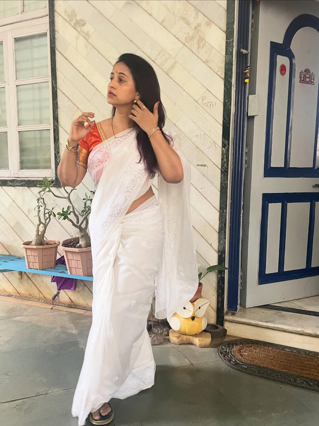 Actress Dipti Ketkar white saree look