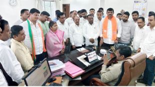 Ahilyanagar BJP protests in municipal office over mounting garbage stray dogs market encroachments