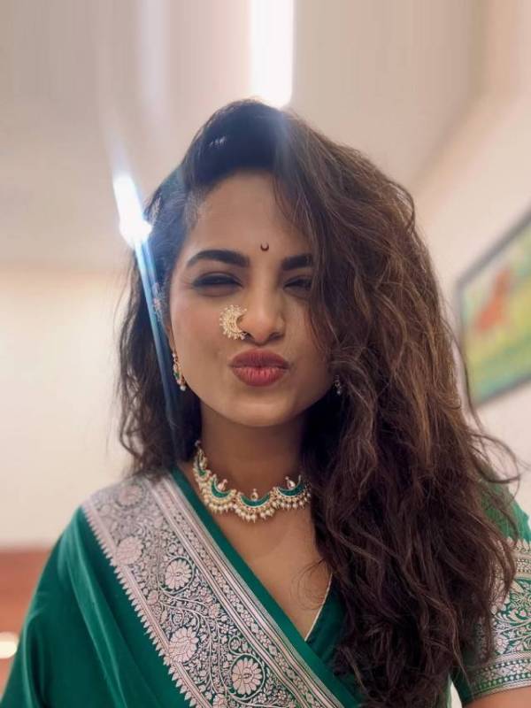 Amruta dhongade romantic reel for boyfriend