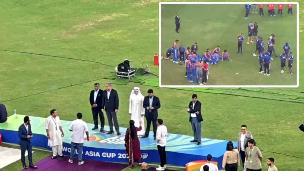 IND vs PAK What Happened in Asia Cup Final Prize Ceremony Why India Refused Trophy