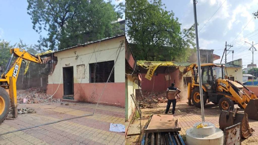 Bulldozer on the building of Avadhootwadi police station
