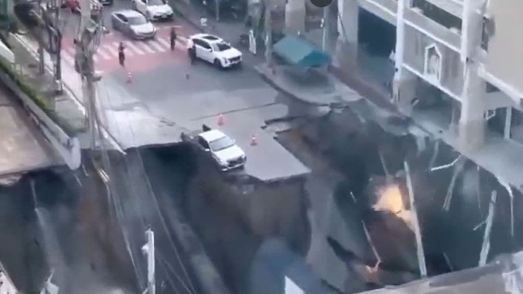 Bangkok sinkhole road collapse