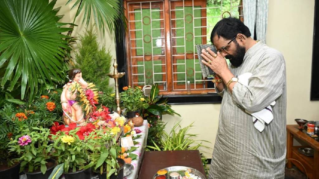 bharat gogawale prayer to ganesha raigad guardian minister post
