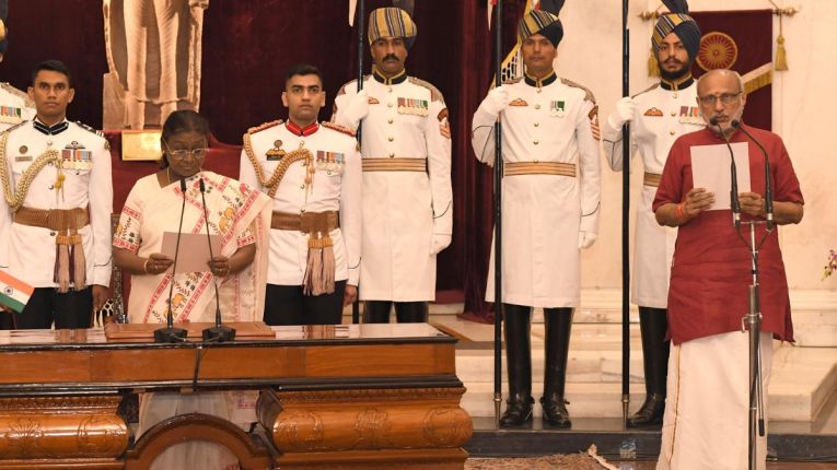 C. P. Radhakrishnan Swearing In Ceremony: सी. पी. राधाकृष्णन यांनी घेतली उपराष्ट्रपतीपदाची शपथ; माजी उपराष्ट्रपती जगदीप धनखड यांची उपस्थिती चर्चेत
