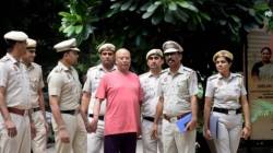 “चैतन्यानंद आयपॅडचा पासवर्ड देण्यास तयार नाही, व्हिजिटिंग कार्ड्सवर भारताचा राजदूत असल्याचा उल्लेख आणि..”; पोलिसांनी काय सांगितलं?