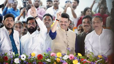 ‘इतरांसह मलाही सुबुद्धी मिळो’, विसर्जन पार पडताना मुख्यमंत्री फडणवीसांचे सूचक विधान