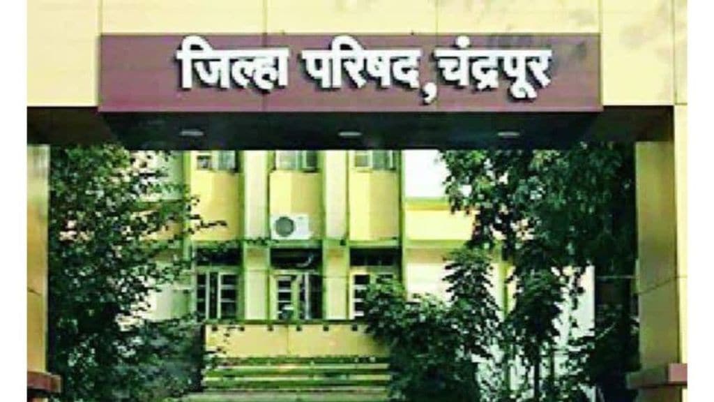 Chandrapur ZP engineer caught on camera accepting bribe suspended after viral video