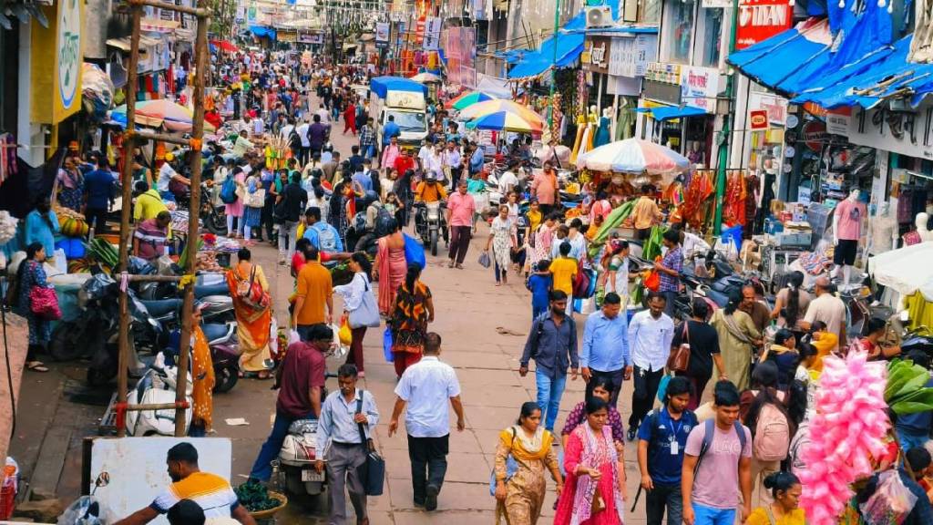 Citizens throng Thane for Navratri shopping