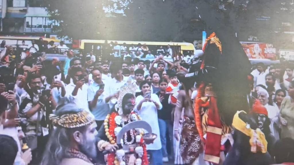 Congestion in Thane due to Tembhinaka Devi procession