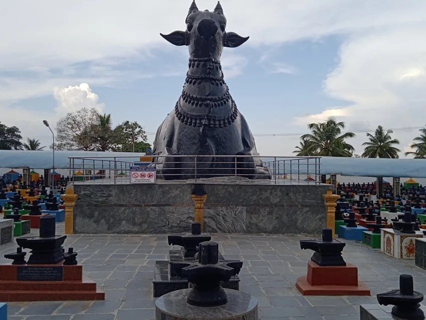 discover the temple of crores of shivlingas in karnataka