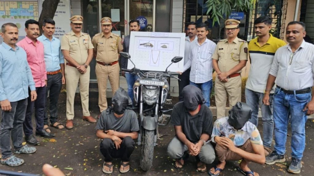 Dombivli police bust UP based chain snatching gang targeting elderly women 3 arrested with revolver