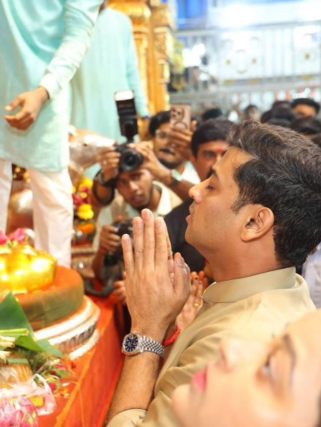 DCM Eknath shinde lalbaugcha raja darshan with family