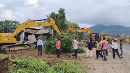 Encroachment demolished Khambatki toll naka satara Pune Bengaluru highway widening