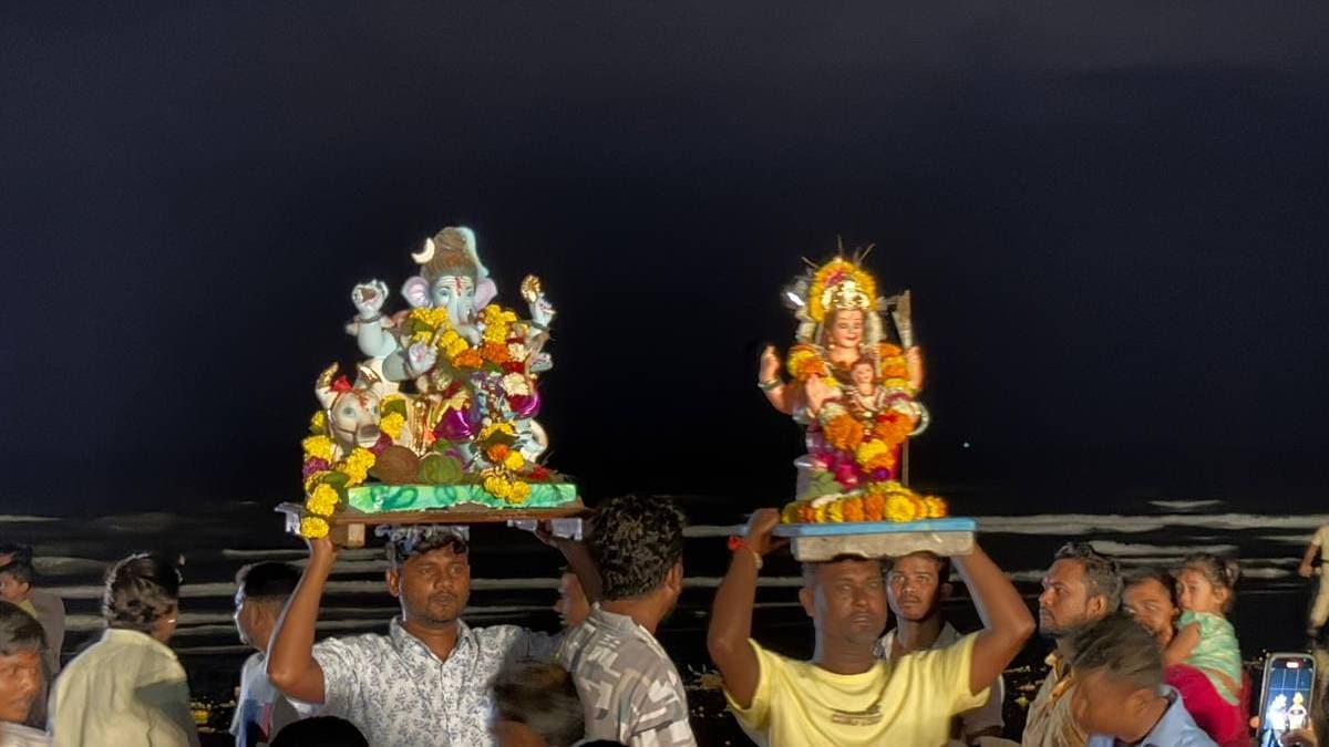 वसई विरार मध्ये गणपती गौरींना भक्तीमय वातावरणात निरोप