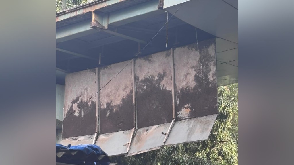 Fiber sheets of skywalk collapsed in Vasai West area