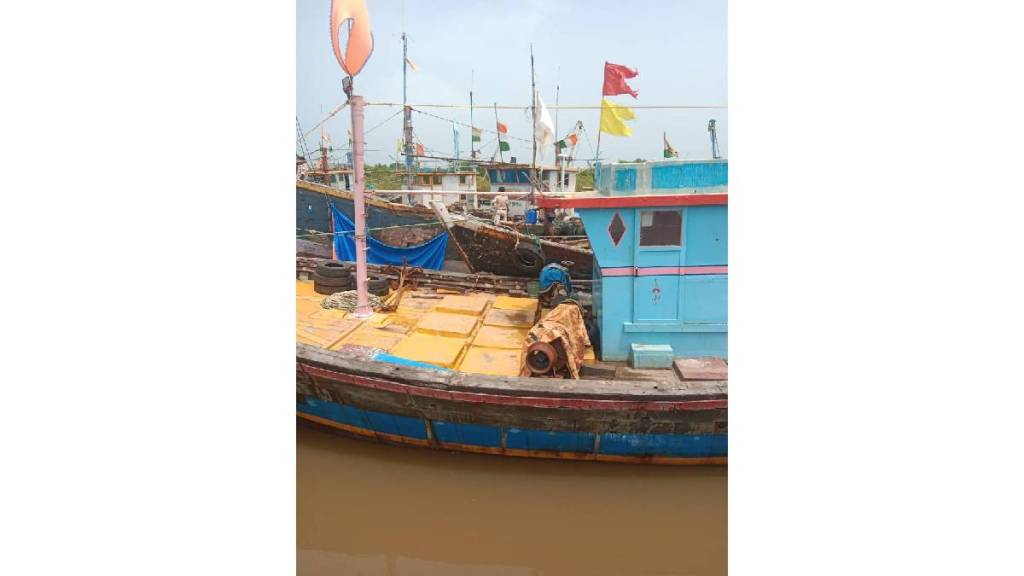 Fishermen urged not to venture into deep sea alibaug
