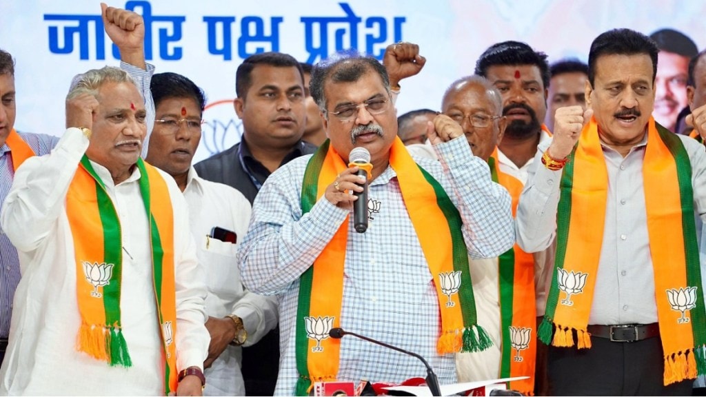 Former ncp MLA Arun Patil joins BJP in Jalgaon