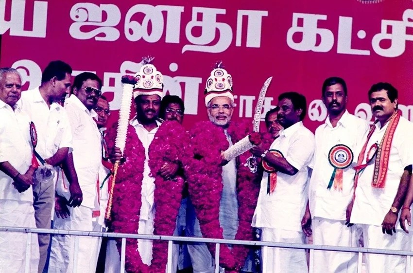 pm narendra modi old rare and unseen photos