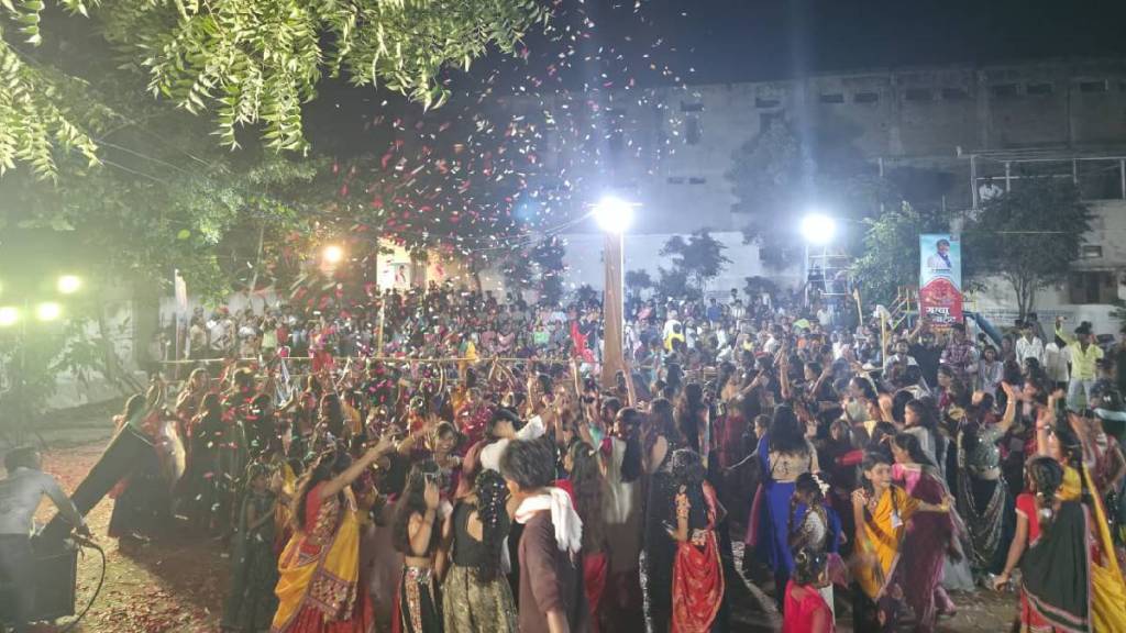 Garba Dandiya festival organized for women in Yavatmal